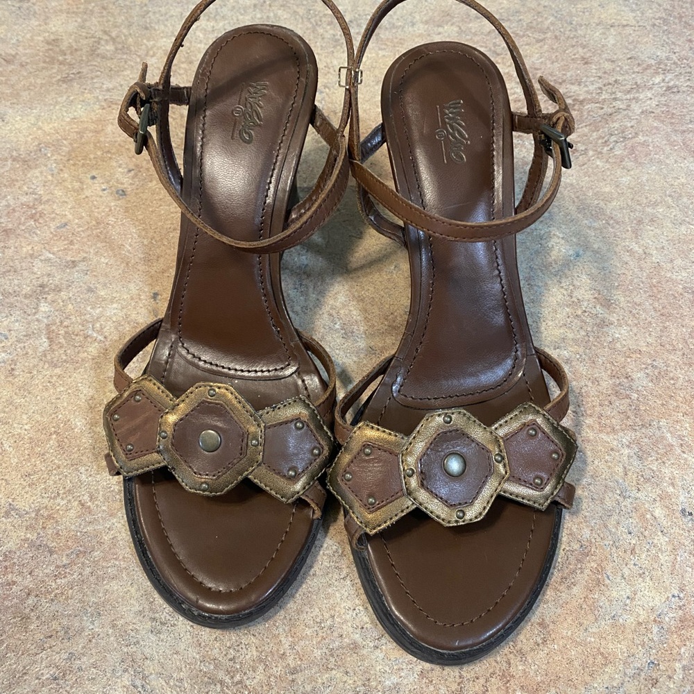Massimo Brown and Gold Sandals with Decorative Medallion Women's size 9 Leather